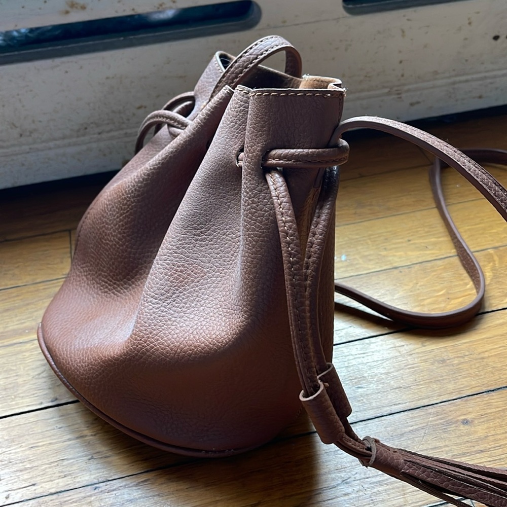 Pre-owned small brown hobo bag (non-leather). This chic, casual bag